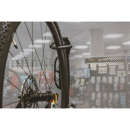 držák kola FORCE na zeď za přední kolo Fe, černý